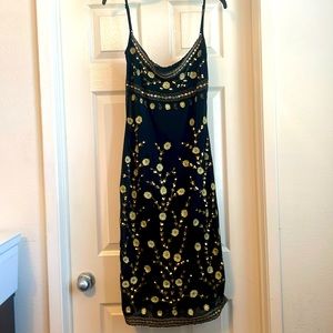 Simply stunning Karen Millen midi dress with gold metallic flower embroidery. 8